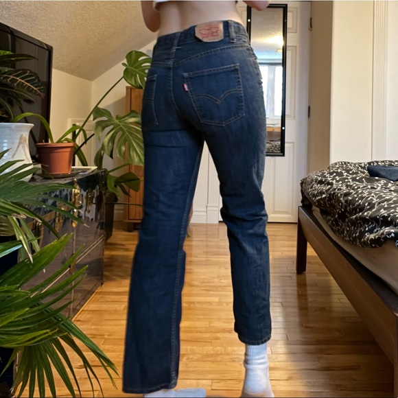 Levi’s Mid-Rise Straight Leg Jean - Picture 3 of 11